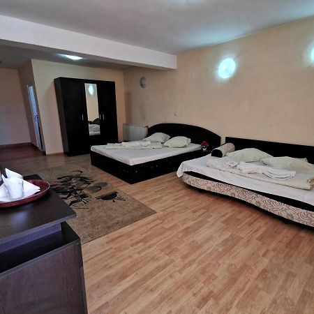International Recola Motel Băneşti Kültér fotó