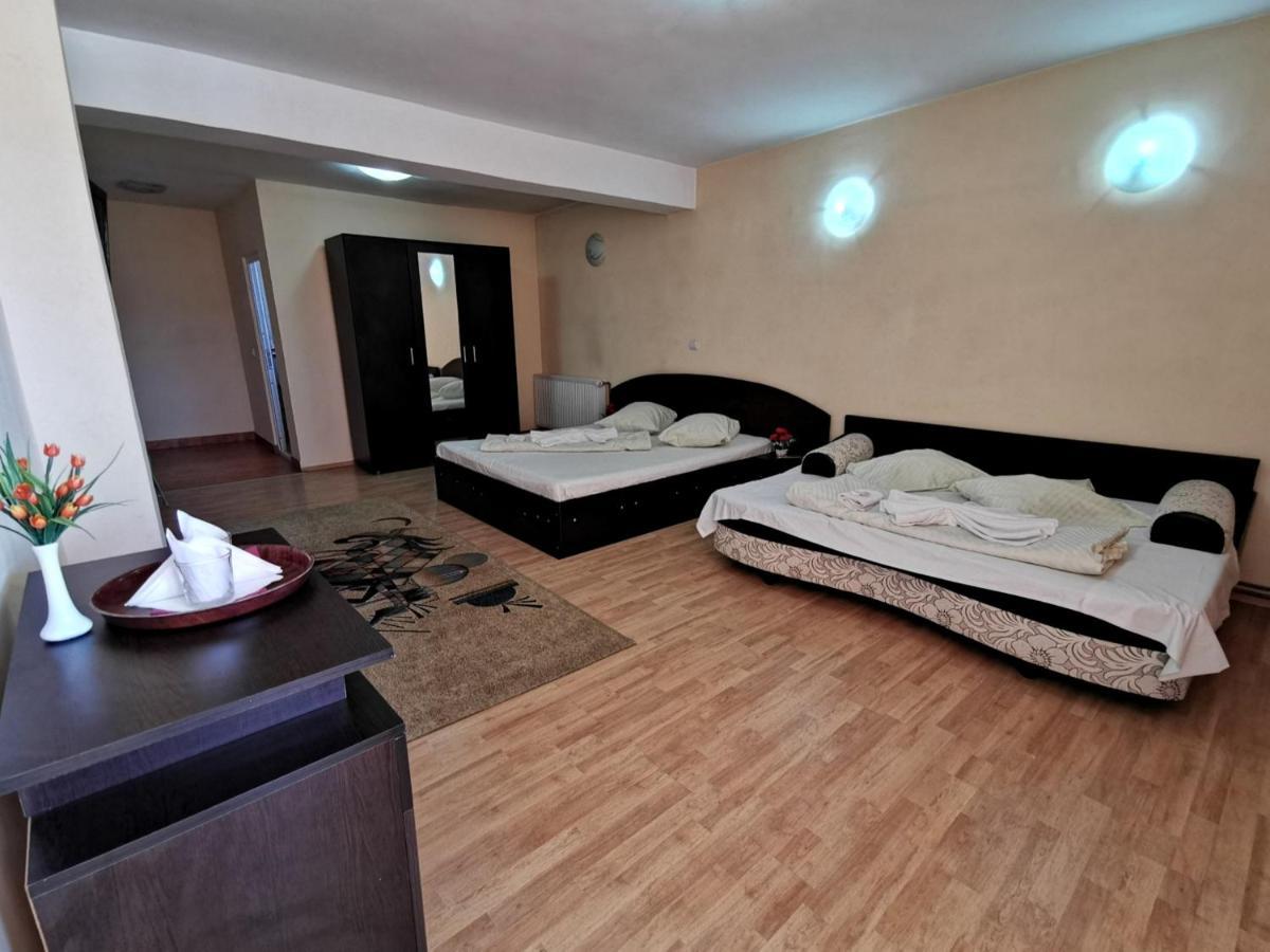 International Recola Motel Băneşti Kültér fotó